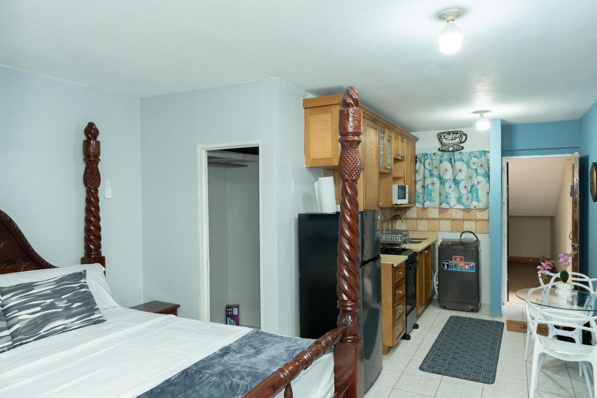 Finest Accommodation Oxford Manor One Bedroom Apt # 27 Кингстън Екстериор снимка