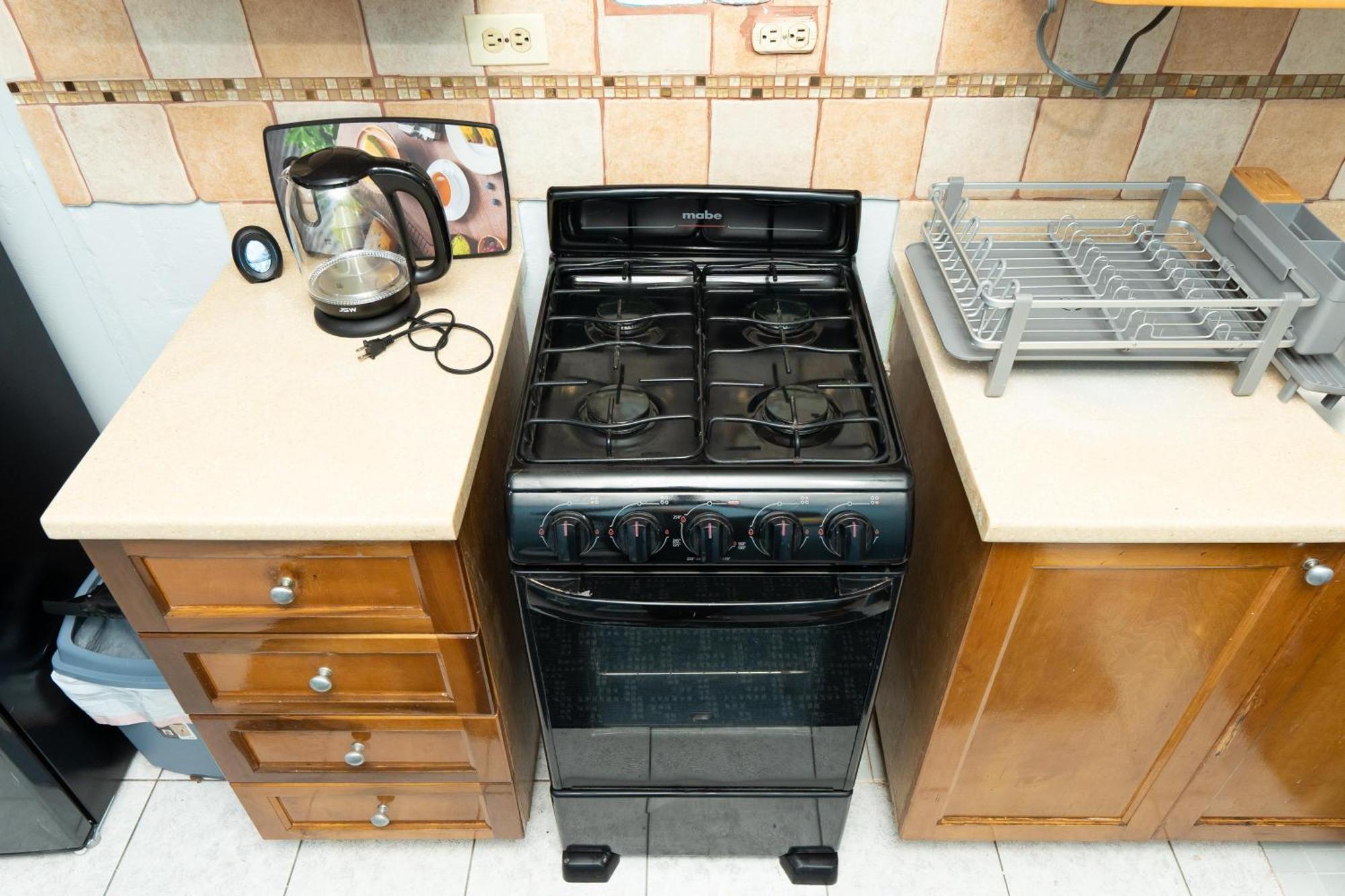 Finest Accommodation Oxford Manor One Bedroom Apt # 27 Кингстън Екстериор снимка