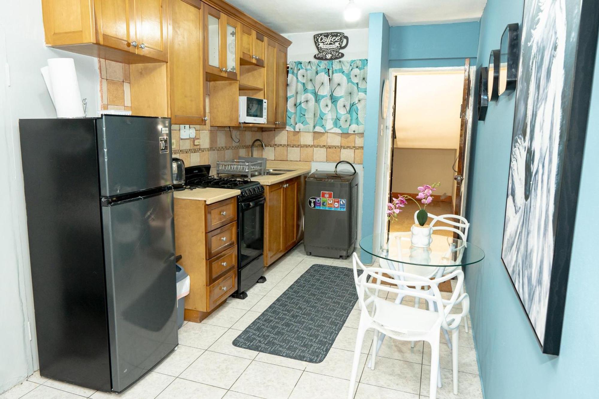 Finest Accommodation Oxford Manor One Bedroom Apt # 27 Кингстън Екстериор снимка