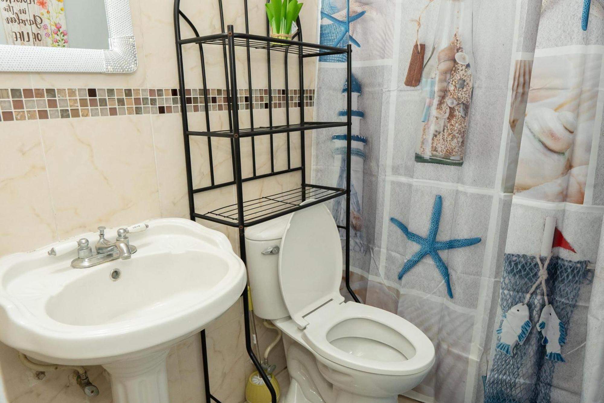 Finest Accommodation Oxford Manor One Bedroom Apt # 27 Кингстън Екстериор снимка