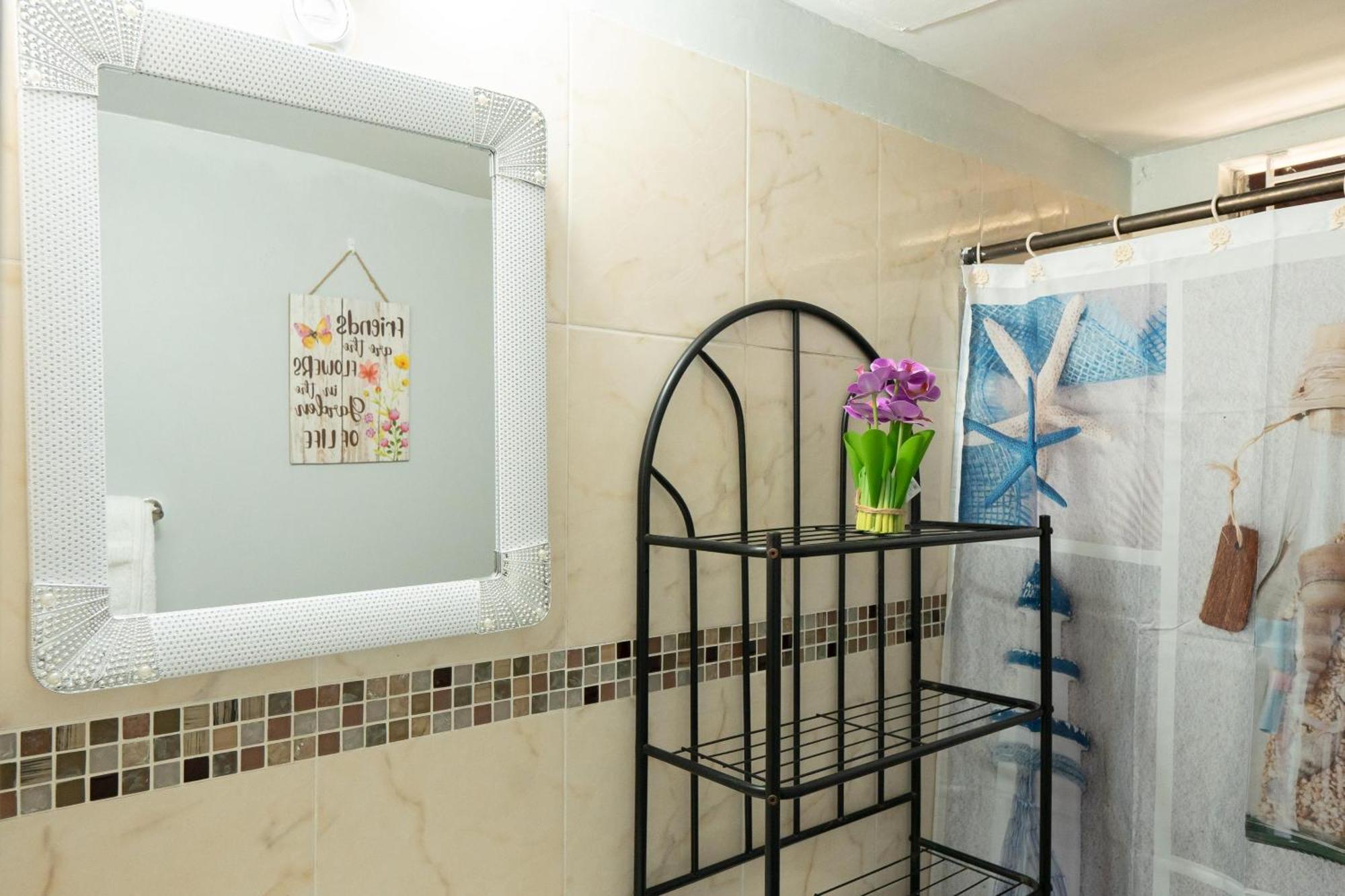 Finest Accommodation Oxford Manor One Bedroom Apt # 27 Кингстън Екстериор снимка