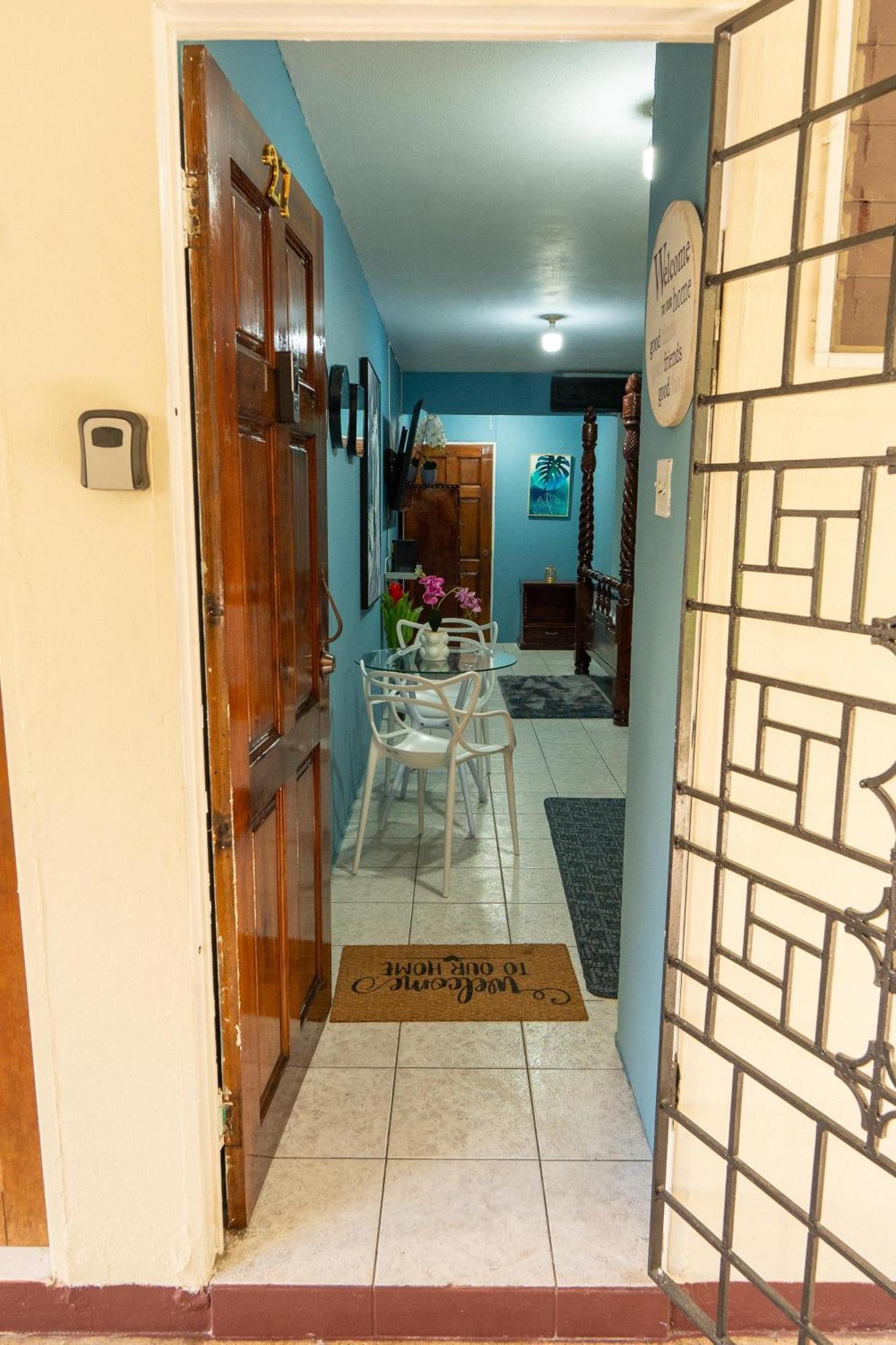 Finest Accommodation Oxford Manor One Bedroom Apt # 27 Кингстън Екстериор снимка